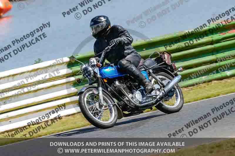 Vintage motorcycle club;eventdigitalimages;mallory park;mallory park trackday photographs;no limits trackdays;peter wileman photography;trackday digital images;trackday photos;vmcc festival 1000 bikes photographs